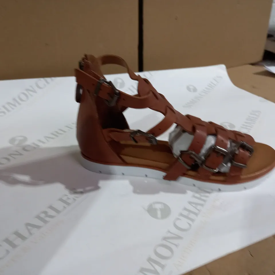 MODA IN PELLE BROWN SANDAL SIZE 6