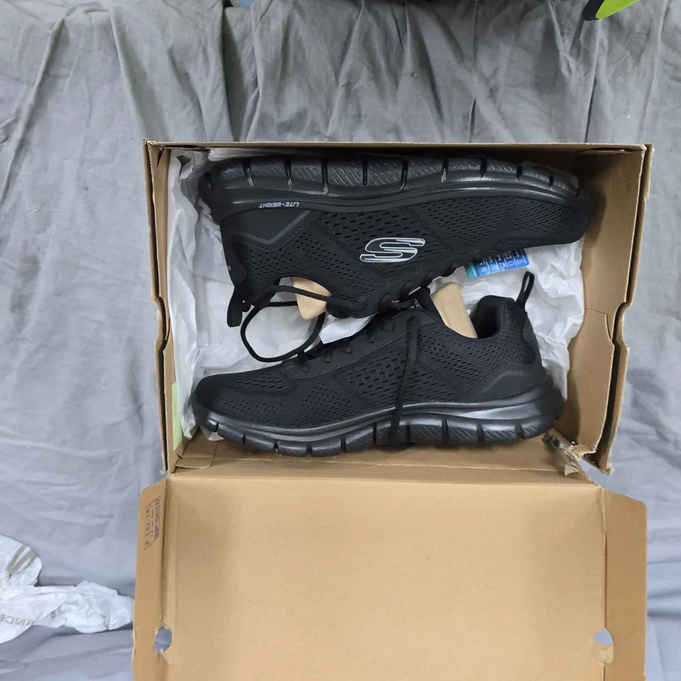 BLACK ATHLETIC SNEAKERS WITH S LOGO – BOX INCLUDED SKECHERS SIZE 8