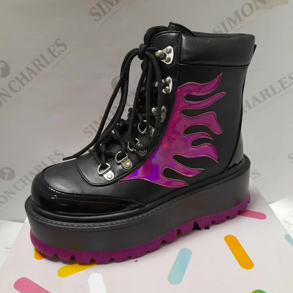 KOI HELIOS HOLOGRAM BLACK/PURPLE FLAME BOOTS - SIZE 5