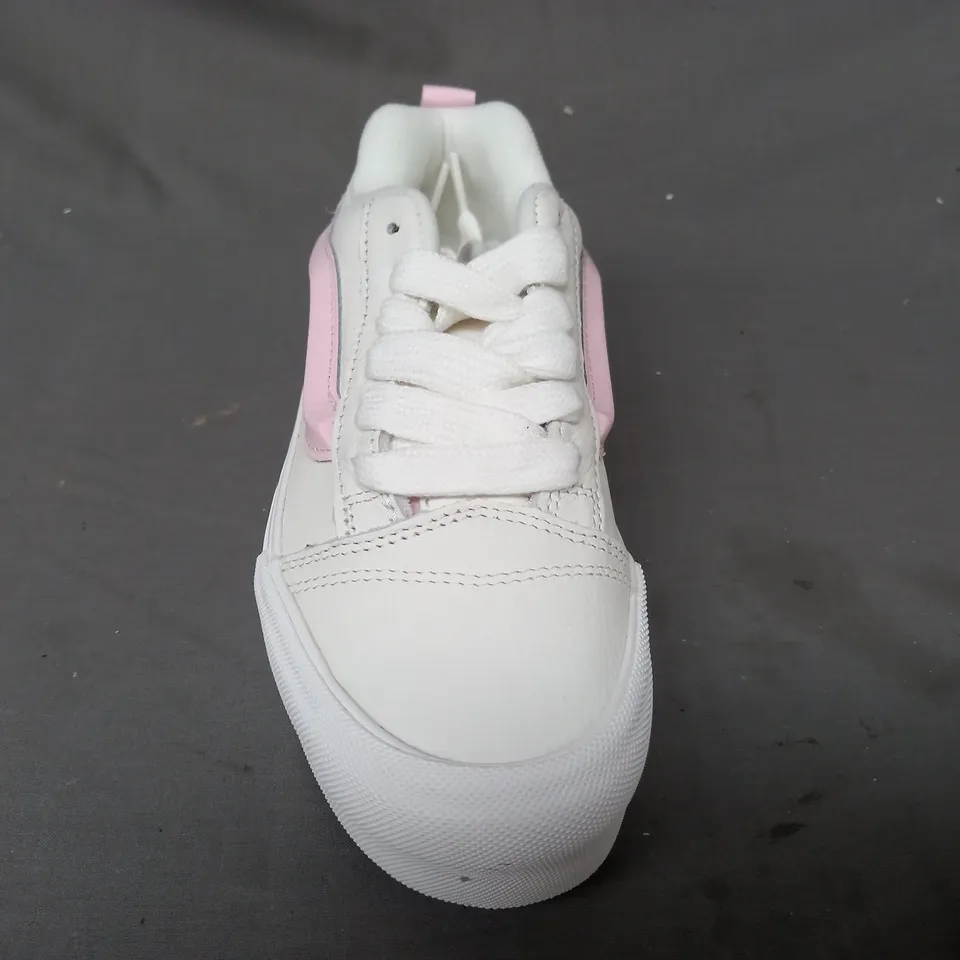 BOXED PAIR OF VANS KNU STACK SHOES IN WHITE/PINK UK SIZE 4.5