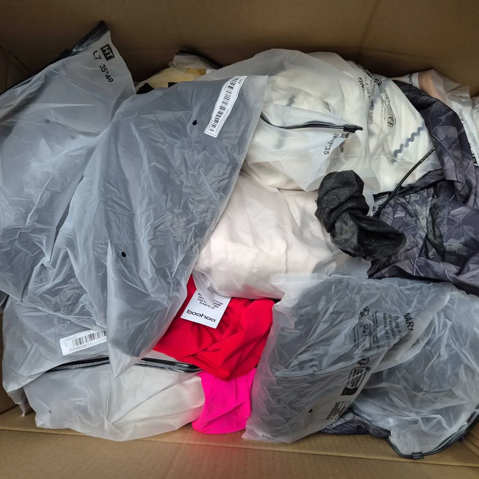 APPROXIMATELY 40 ASSORTED CLOTHING ITEMS IN VARIOUS SIZES, STYLES & COLOURS TO INCLUDE BRANDS SUCH AS BOOHOO MAN, RIVER ISLAND, BERSHKA, ETC - COLLECTION ONLY