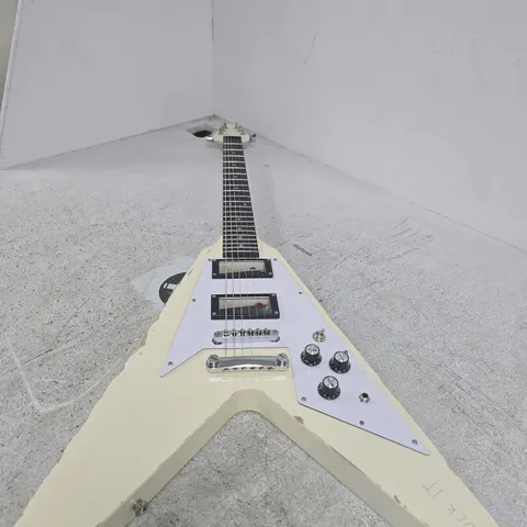 FLYING V-STYLE ELECTRIC GUITAR, CREAM FINISH WITH DUAL HUMBUCKER PICKUPS