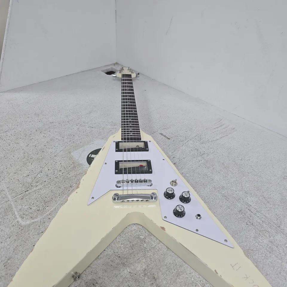 FLYING V-STYLE ELECTRIC GUITAR, CREAM FINISH WITH DUAL HUMBUCKER PICKUPS
