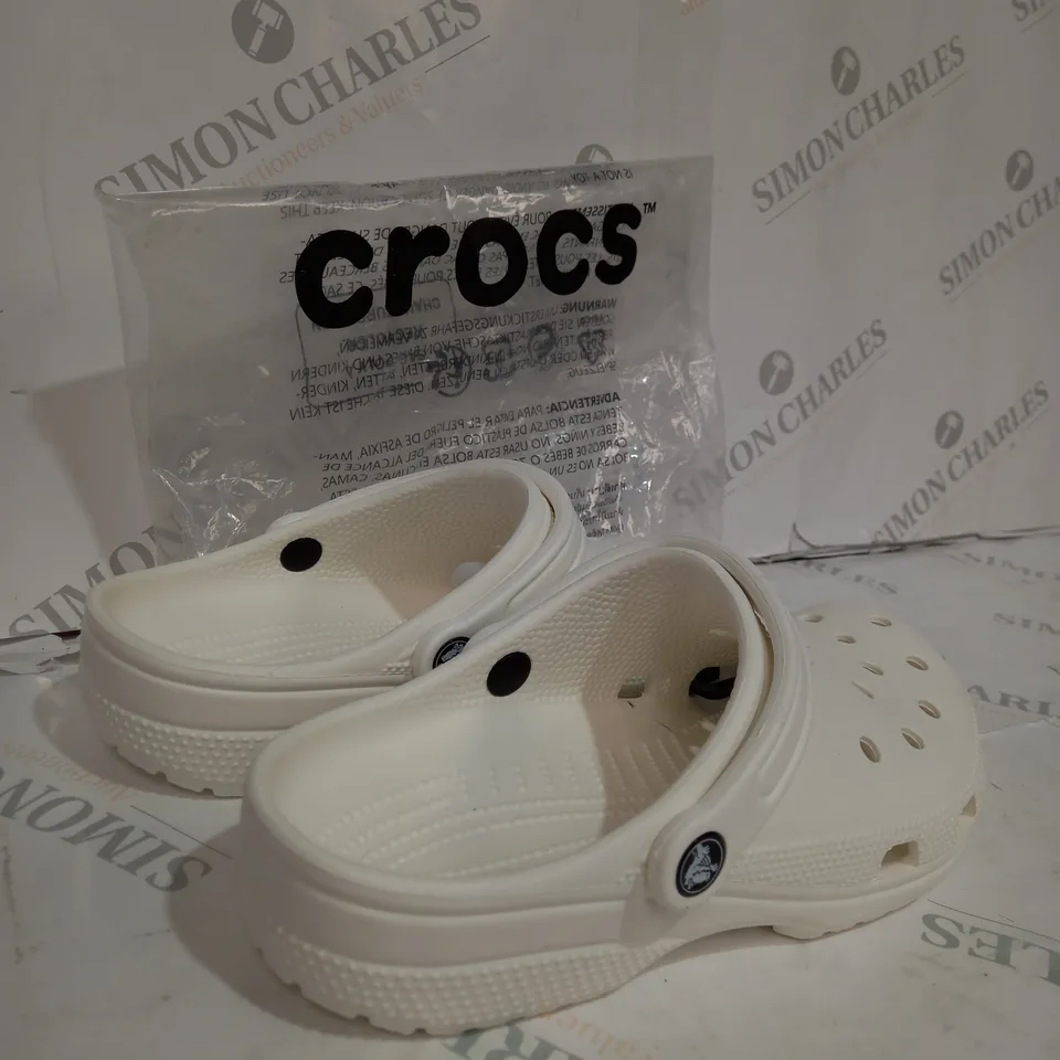 PACKAGED CROCS UNISEX-ADULT CLASSIC CLOG METALLIC