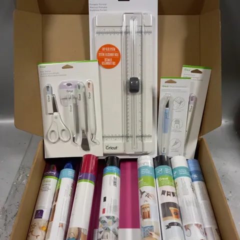 BOX OF ASSORTED CRICUT ACCESSORIES TO INCLUDE PORTABLE TRIMMER, TRANSFER TAPE, TOOL SET ETC