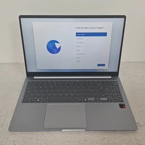 UNBOXED SAMSUNG SNAPDRAGON X LAPTOP IN SILVER - NP750XQB