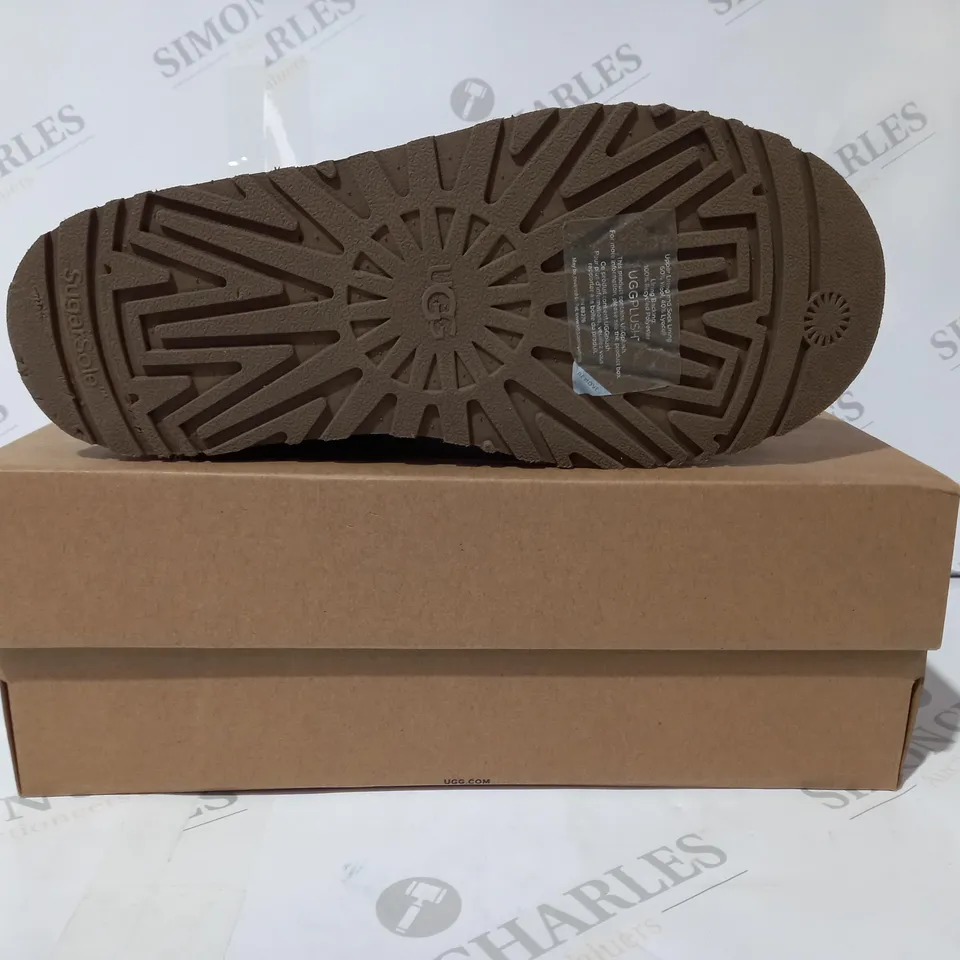 BOXED PAIR OF UGG K TAZZ SLIP-ON SHOES IN BROWN UK SIZE 5