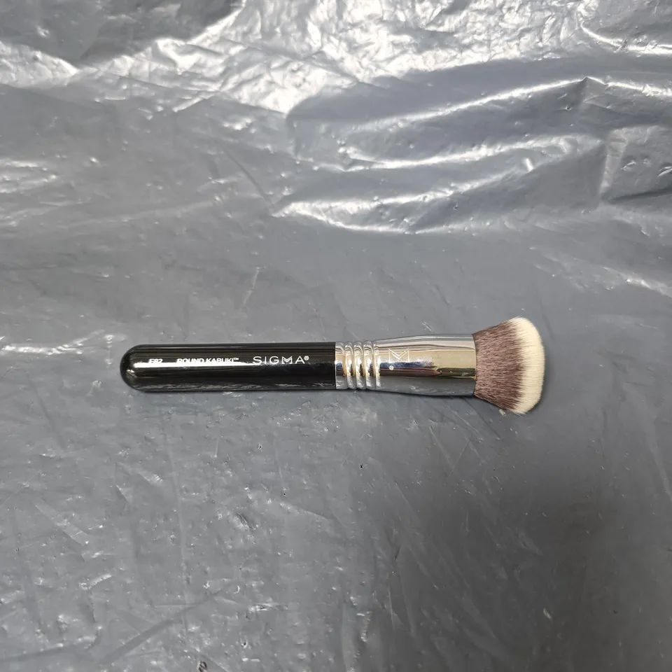 APPROXIMATELY 15 X SIGMA F82 ROUND KABUKI BRUSHES 