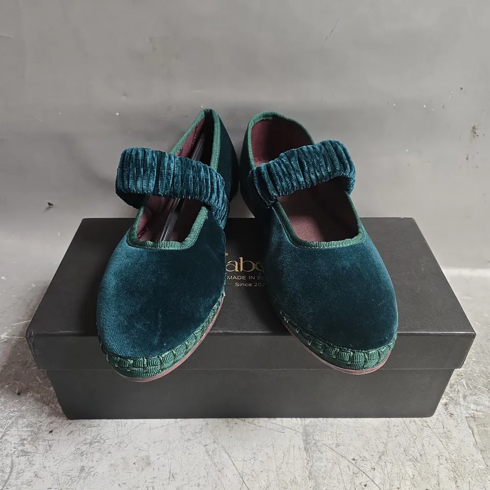 BOXED PAIR OF FLABELUS LEONOR SHOES IN GREEN - SIZE 38