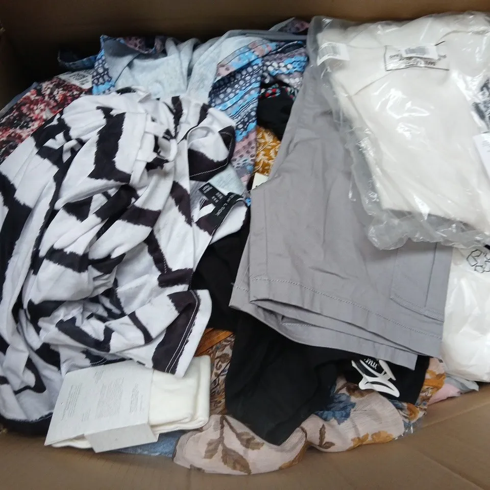 LARGE BOX OF APPROXIMATELY 20 ASSORTED CLOTHING ITEMS IN VARIOUS SIZES, STYLES AND COLOUR 
