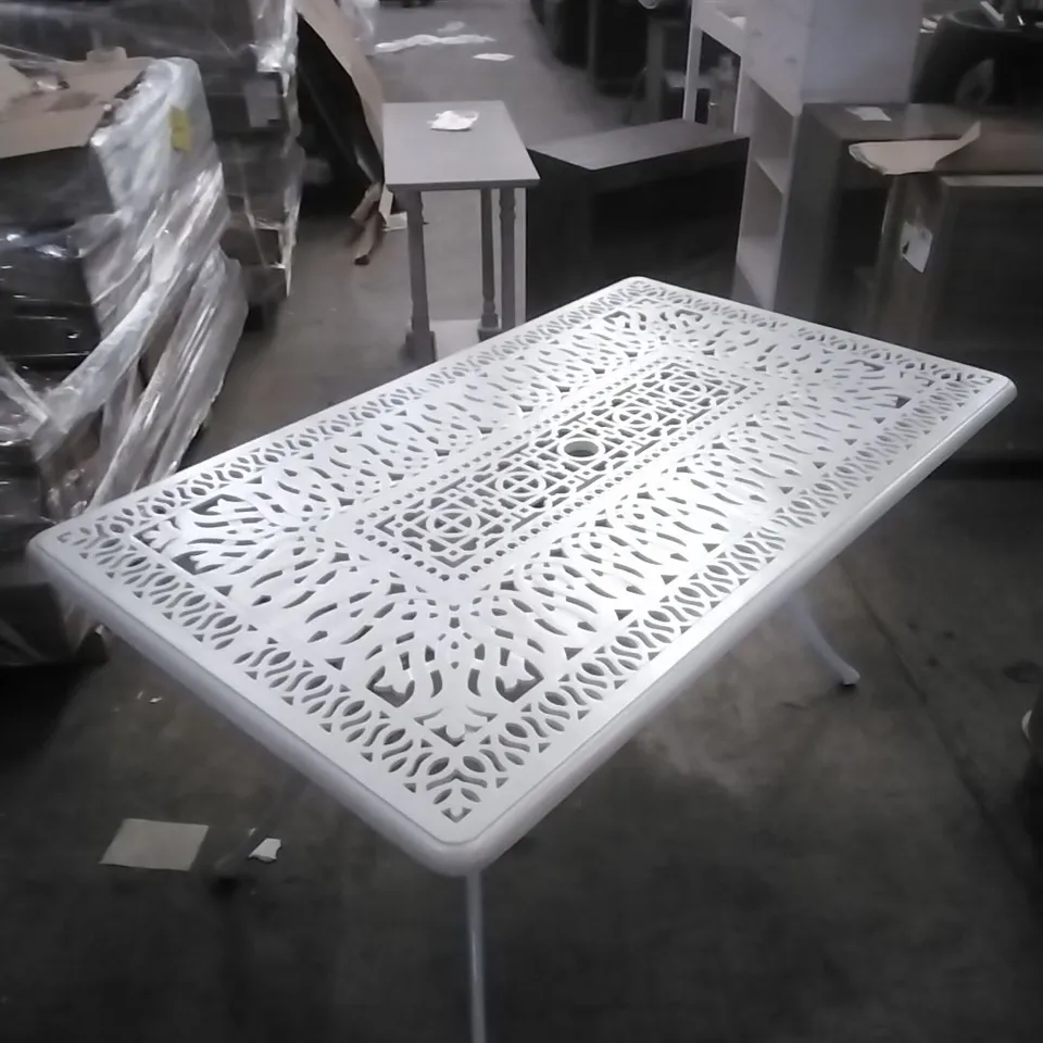 CHEETRARA RECTANGULAR, 4-PERSON, CAST ALUMINUM 150CM OUTDOOR GARDEN DINING TABLE - LIGHT GREY 