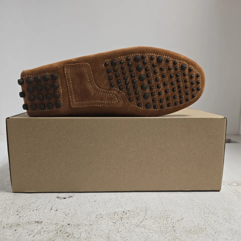 BOXED PAIR OF & SONS DESERT MOCCASIN LOAFERS IN TAN SIZE UK 9