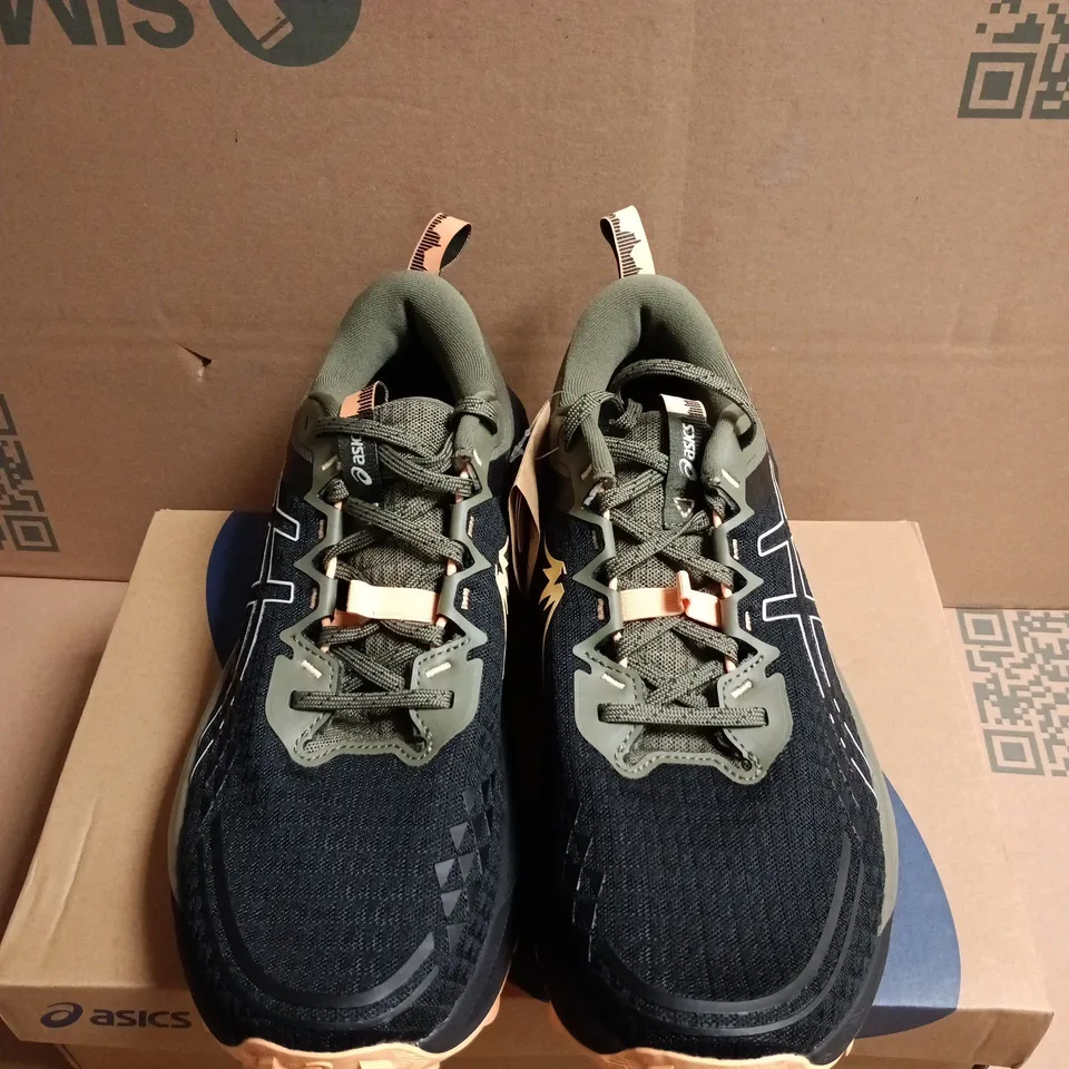 BOXED PAIR OF ASICS GEL-TRABUCO 13 MEN'S RUNNING SHOES –UK SIZE 9