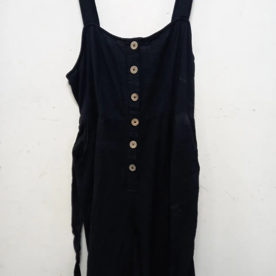 NEW LOOK PLAIN STRAPPY JUMPSUIT DRESS IN BLACK - UK 14