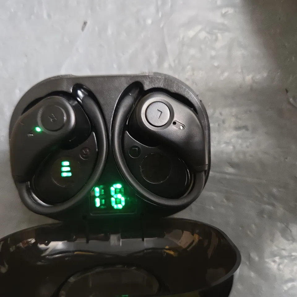 S6 WIRELESS BLUETOOTH EARBUDS WITH CHARGING CASE – BOXED