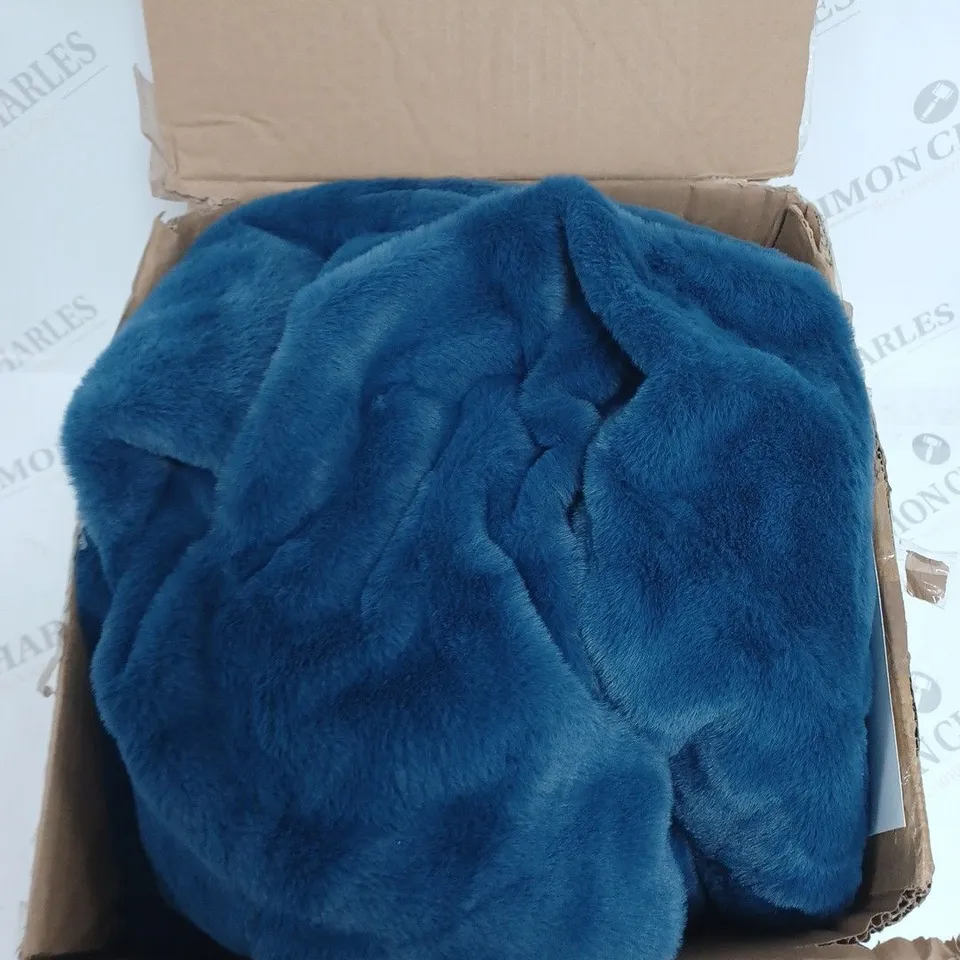 LUXURY HEATED THROW