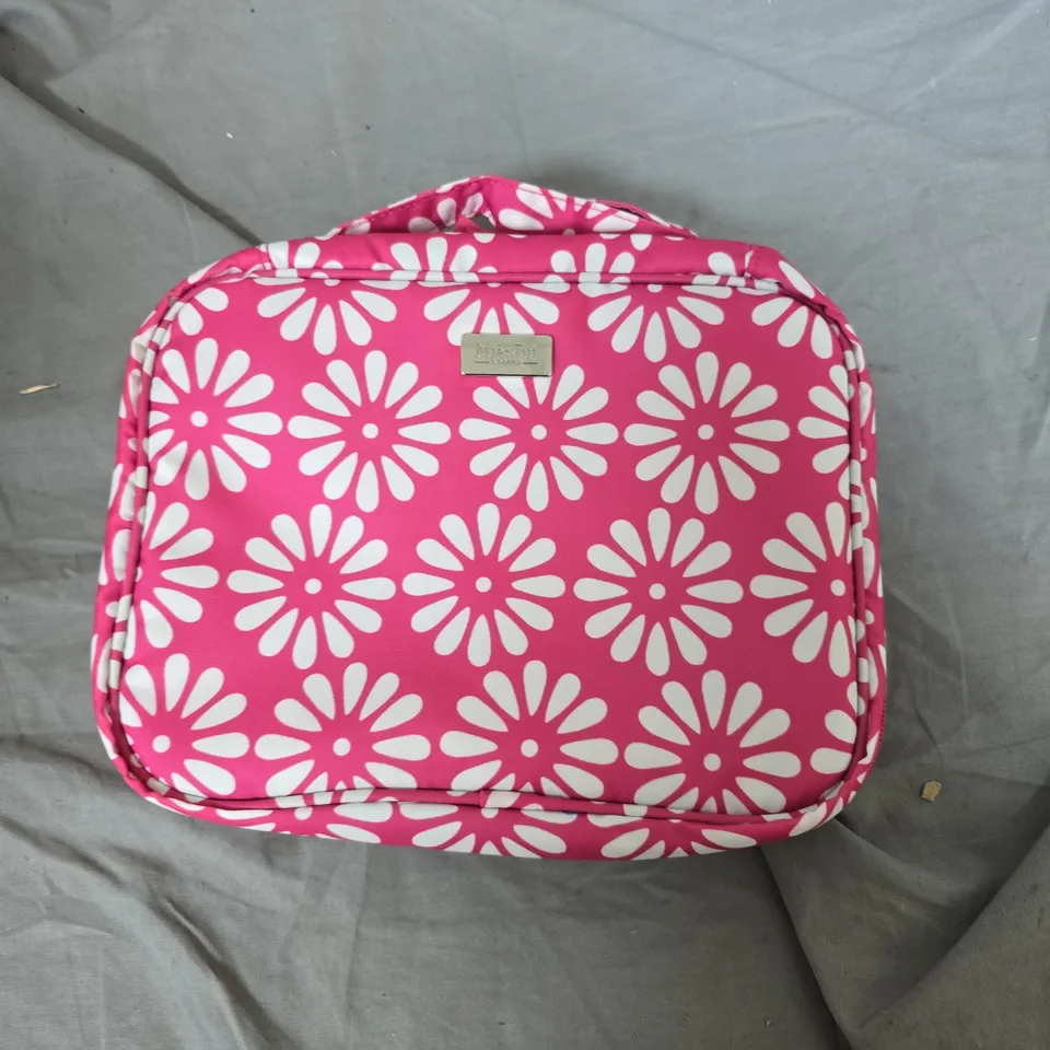 PINK FLORAL MAKE-UP BAG WITH WHITE DAISIES