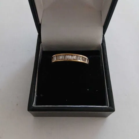 9CT GOLD-TONE RING WITH BAGUETTE-CUT STONES 