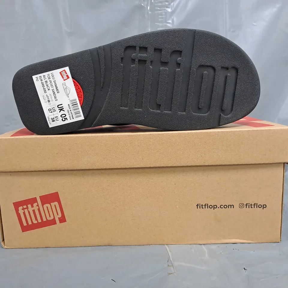 BOXED PAIR OF FITFLOP LULU SHIMMER TOE-POST SANDALS IN BLACK SIZE UK 5