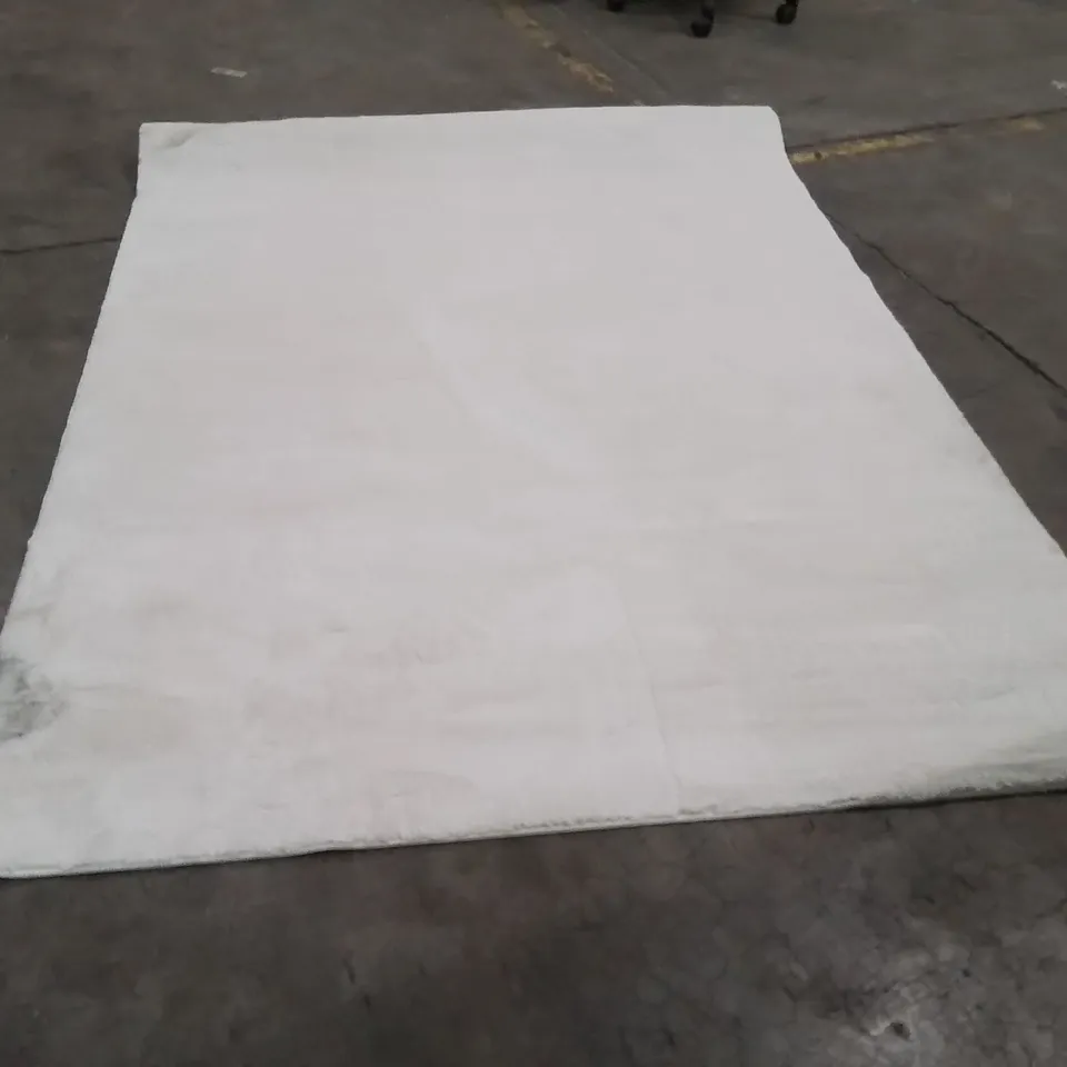 QUALITY DESIGNER AREA RUG - APPROXIMATELY 230X160CM