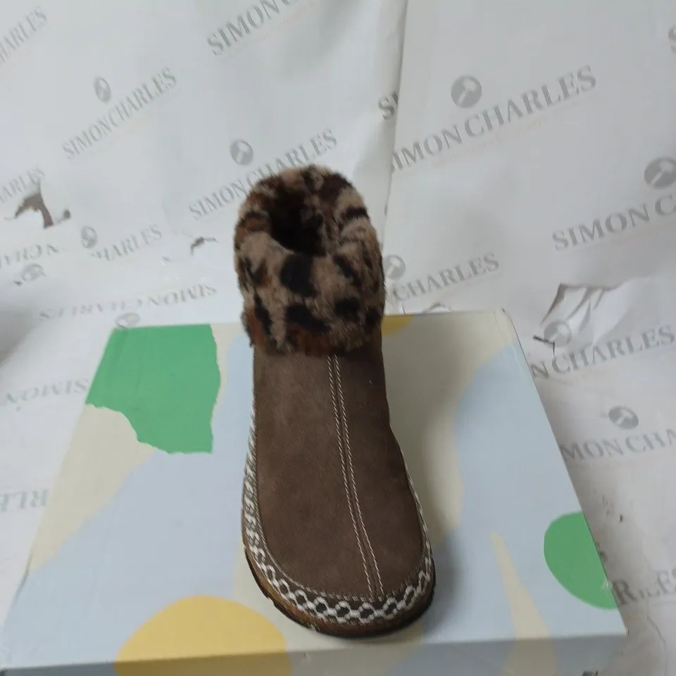 EARTH ORIGINS EMMALYN SUEDE HOUSE BOOTIE SLIPPER SIZE 6