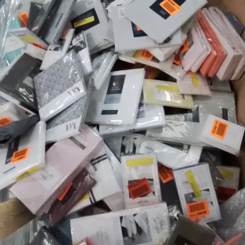 PALLET CONTAINING VERY LARGE AMOUNT OF BRAND NEW FITTED SHEETS, FLAT SHEETS PILLOW CASES ECT. //SIZES AND COLOURS VARY