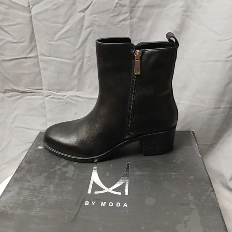BY MODA PATRICIO BLACK LEATHER ANKLE BOOT – UK 8 (EU 41) WITH SIDE ZIP