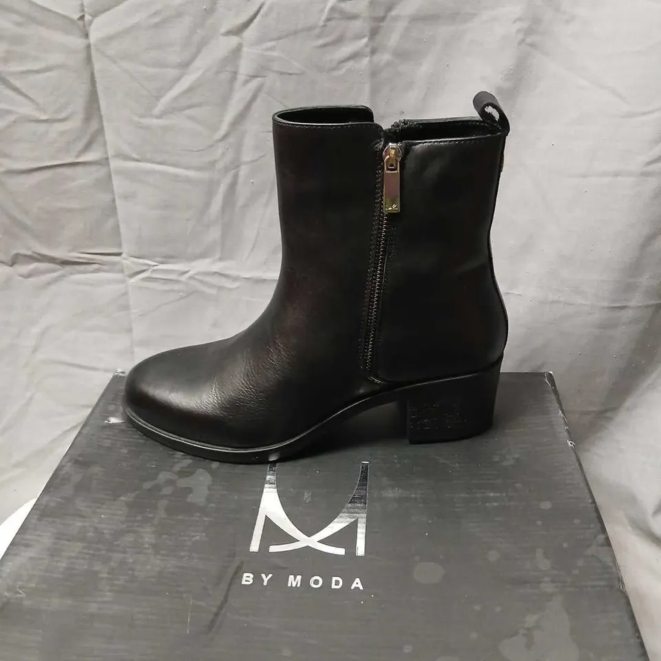 BY MODA PATRICIO BLACK LEATHER ANKLE BOOT – UK 8 (EU 41) WITH SIDE ZIP
