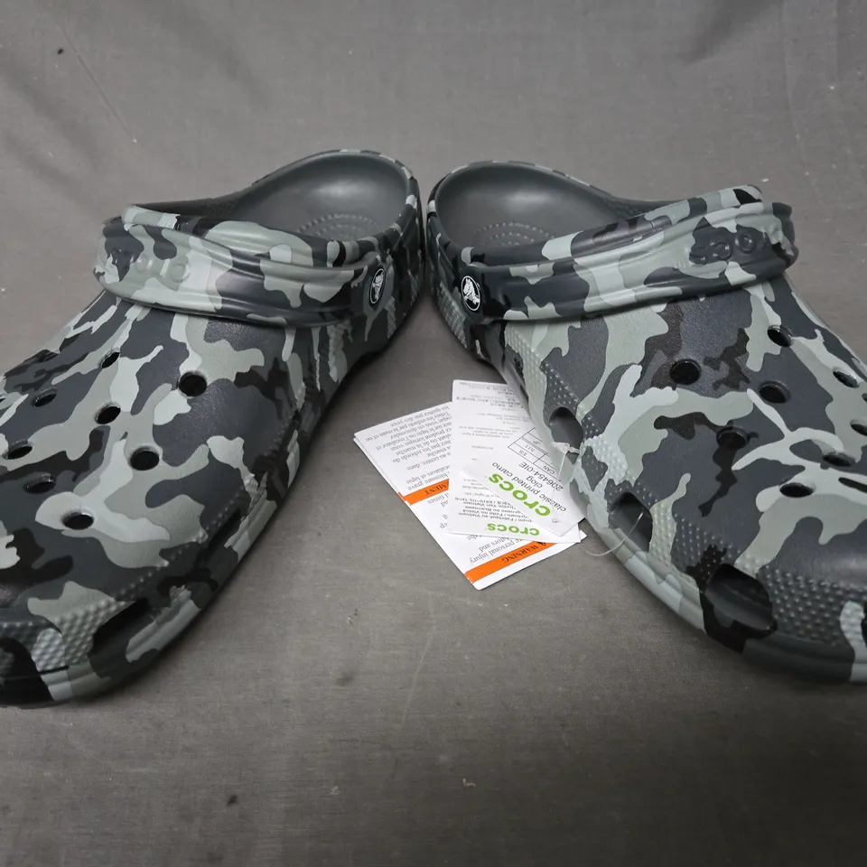 PAIR OF CROCS CLASSIC PRINTED CLOGS IN URBAN CAMO UK SIZE M10/W11