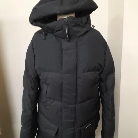 CANADA GOOSE PADDED COAT SIZE M