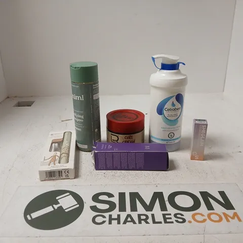 TOTE OF APPROXIMATELY 20 ASSORTED COSMETIC ITEMS TO INCLUDE MINIML SHAMPOO, MISSHA SERUM BB CREAM, SHEGLAM,  CETRABEN, BABY ELECTRIC TOOTHBRUSH ETC