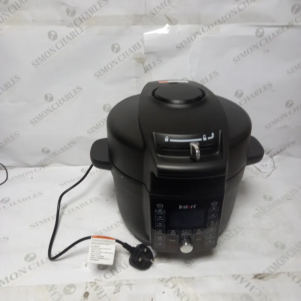 INSTANT POT DUO CRISP WITH ULTIMATE LID MULTI-COOKER AND AIR FRYER 