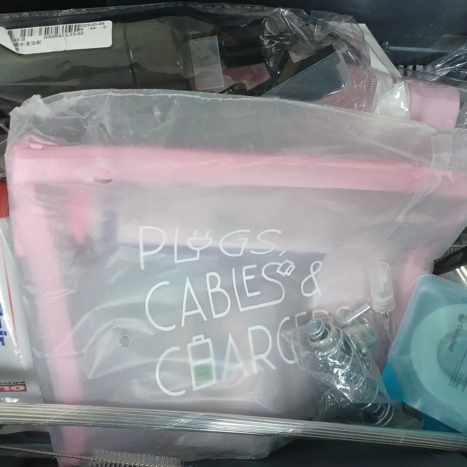 APPROXIMATELY 10 ASSORTED HOUSEHOLD ITEMS TO INCLUDE AIR UP AROMA PODS, HARRY POTTER MAGNETIC BOOKMARK, ETC