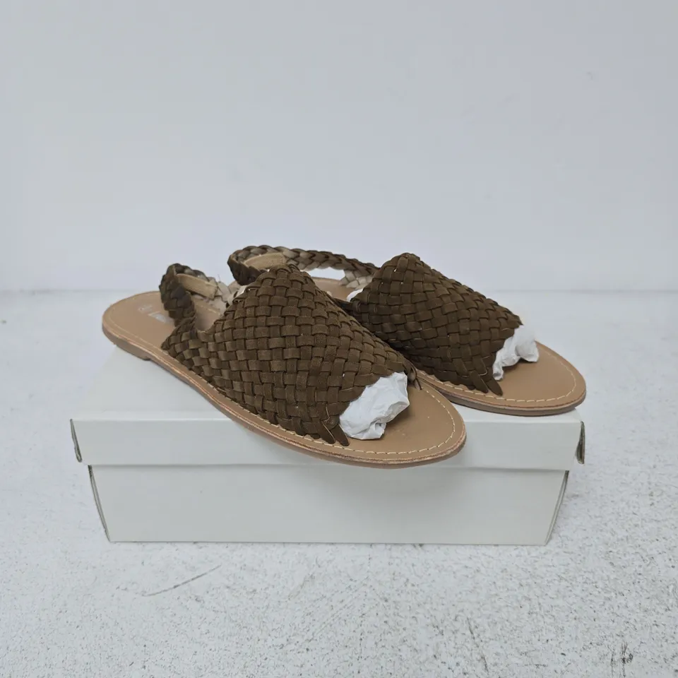 LEATHER COLLECTION WOMEN'S BROWN BRAIDED LEATHER SANDALS – UK SIZE 8