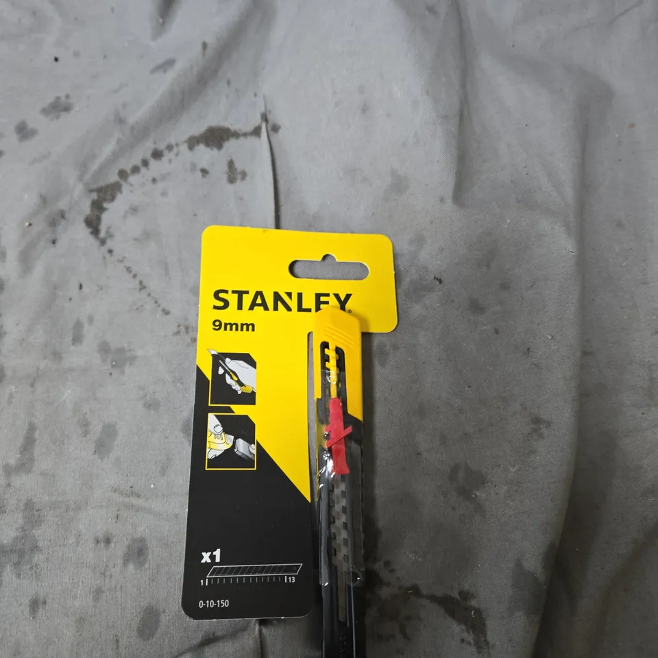 APPROXIMATELY 10 X ASSORTED STANLEY RETRACTABLE UTILITY KNIFE WITH 9MM & 18MM REPLACEMENT BLADES