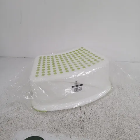 STRAAME STEP STOOL β COLOUR: GREEN