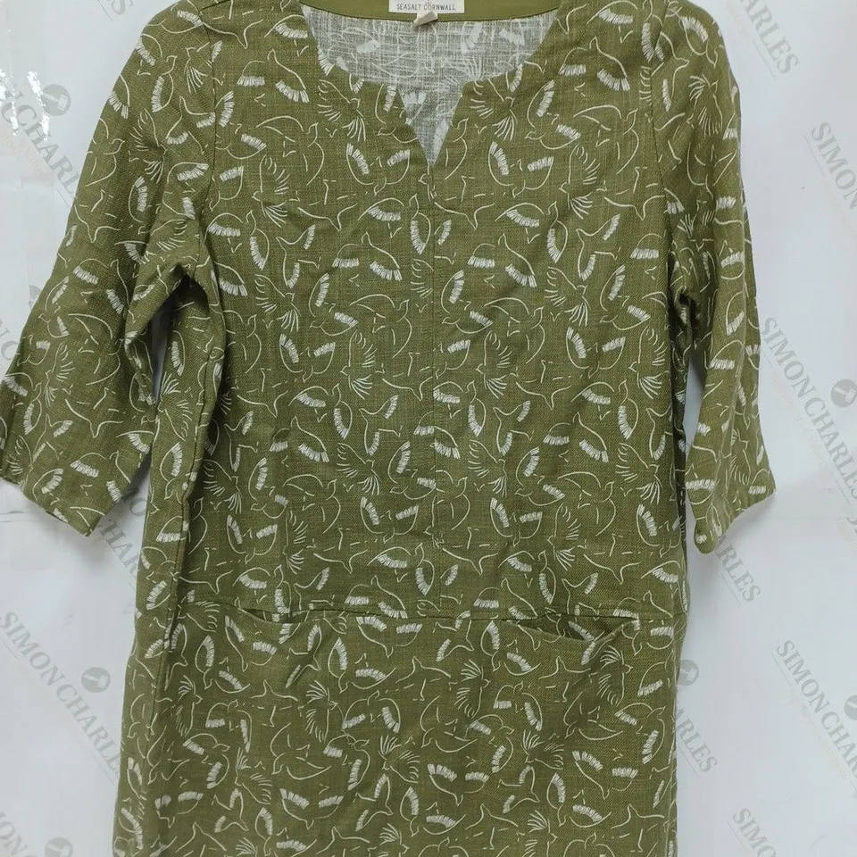 APPROXIMATELY 10 ASSORTED ITEMS OF WOMEN'S CLOTHING TO INCLUDE MONSOON TOP SIZE M, KIM&CO DRESS SIZE M, IZABEL STRAPPY DRESS SIZE 12