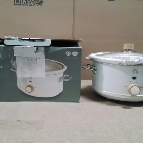 BOXED SWAN 3.5L SLOW COOKER WHITE