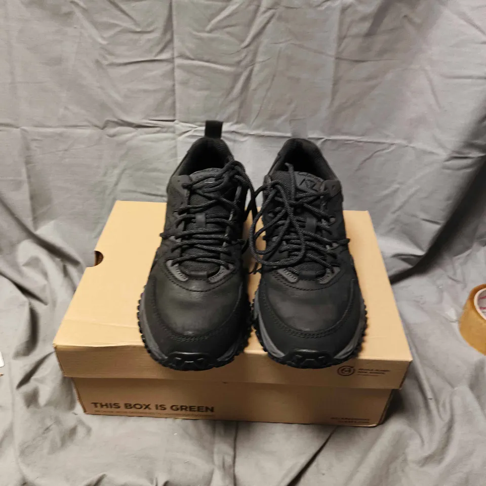 BOX PAIR OF CLARKS BLACK HIKING SHOES – MEN'S SIZE 8 