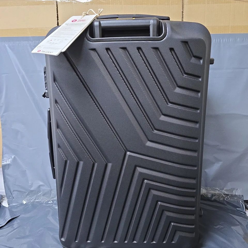 IT LUGGAGE CONVERTIBLE BLACK MEDIUM SUITCASE WITH REMOVEABLE WHEELS