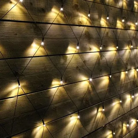 BOXED BRAVICH INDOOR/OUTDOOR 8 FUNCTION LED WINDOW NET LIGHTS WITH GREEN CABLE (180 LIGHTS - 1.2M X 1.8M) - WARM WHITE LIGHTS