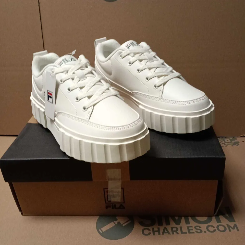 FILA SANDBLAST WHITE JUNIOR SNEAKERS – SIZE 5.5 JNR