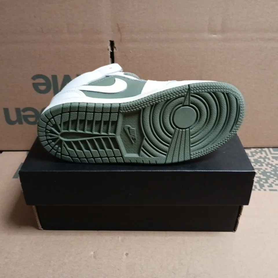 JORDAN 1 MID TD KIDS SNEAKERS – SUMMIT WHITE & GREEN, UK 9.5 – BOXED