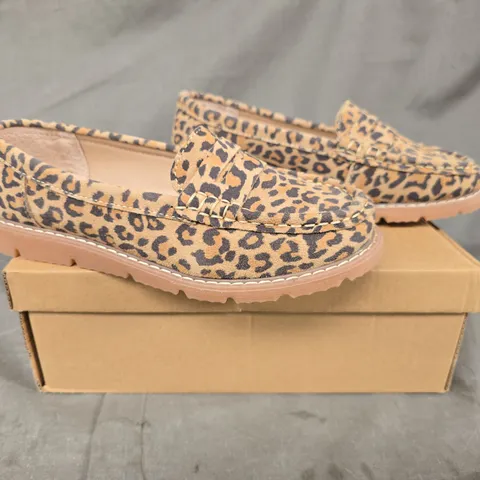 BOXED JO & JOE LOAFERS IN LEOPARD PRINT SIZE 5