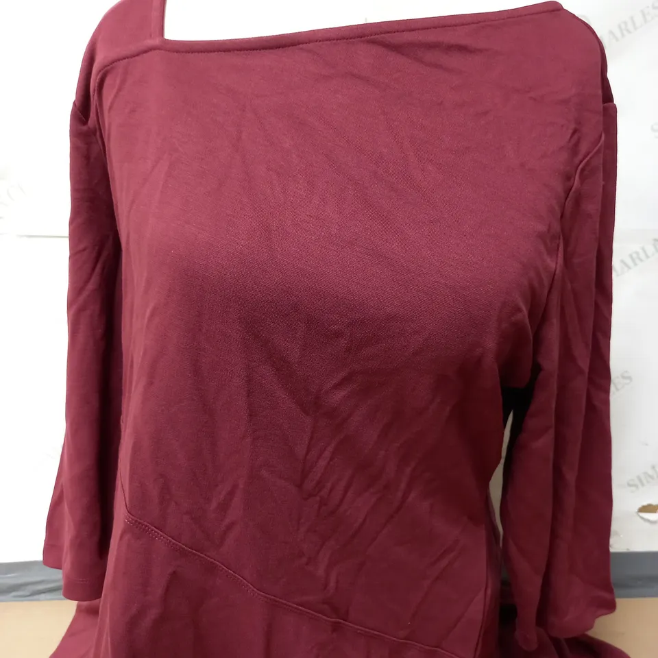 BEN DE LISI DRESS IN RHUBARB SIZE 18
