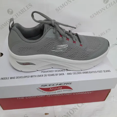 SKECHERS VEGAN RELAXED FIT, ARCH FIT SIZE 9 GREY