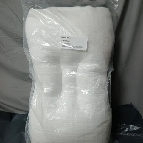 HYBRID PILLOW – WHITE TEXTURED PILLOW (FILLING: 100% PP COTTON; COVER: 100% POLYESTER)