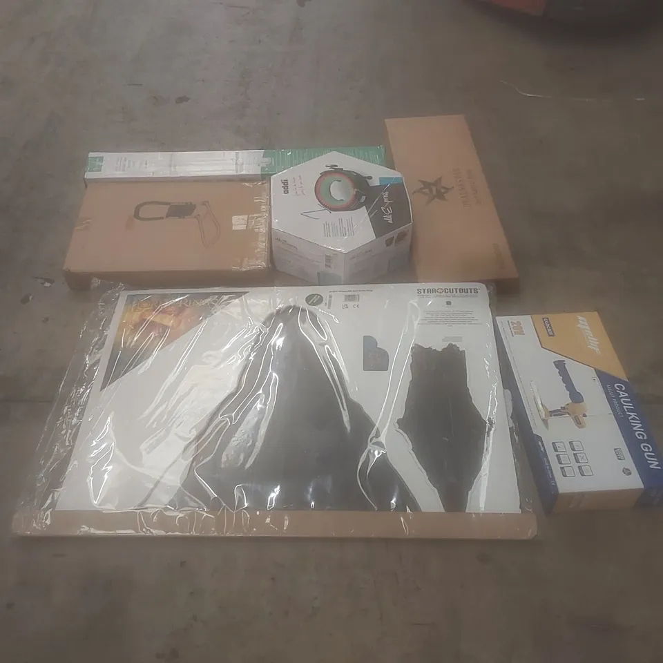 PALLET OF ASSORTED HOUSEHOLD GOODS AND PRODUCTS TO INCLUDE; LOTR RINGWRAITH CARDBOARD CUTOUT DISPLAY, CAULKING GUN, KNITTING MACHINE, RETRACTABLE BABY GATE ETC