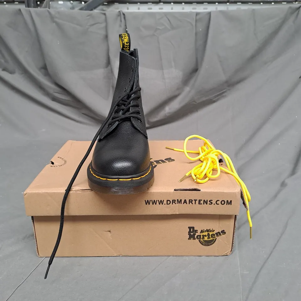 BOXED PAIR OF DR MARTENS PASCAL BOOT IN BLACK SIZE 8