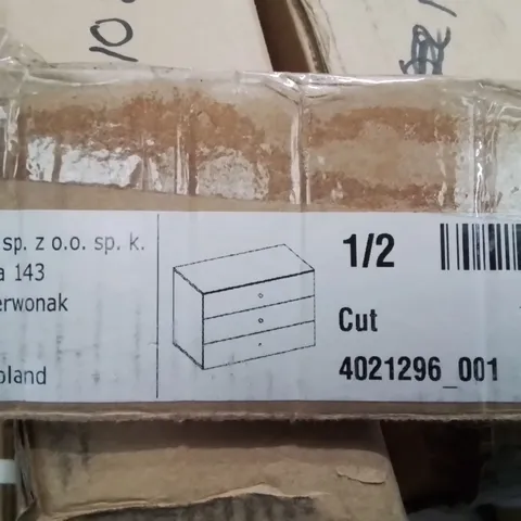 BRAND NEW 3 DRAWER CHEST OF DRAWERS -2 BOXES-